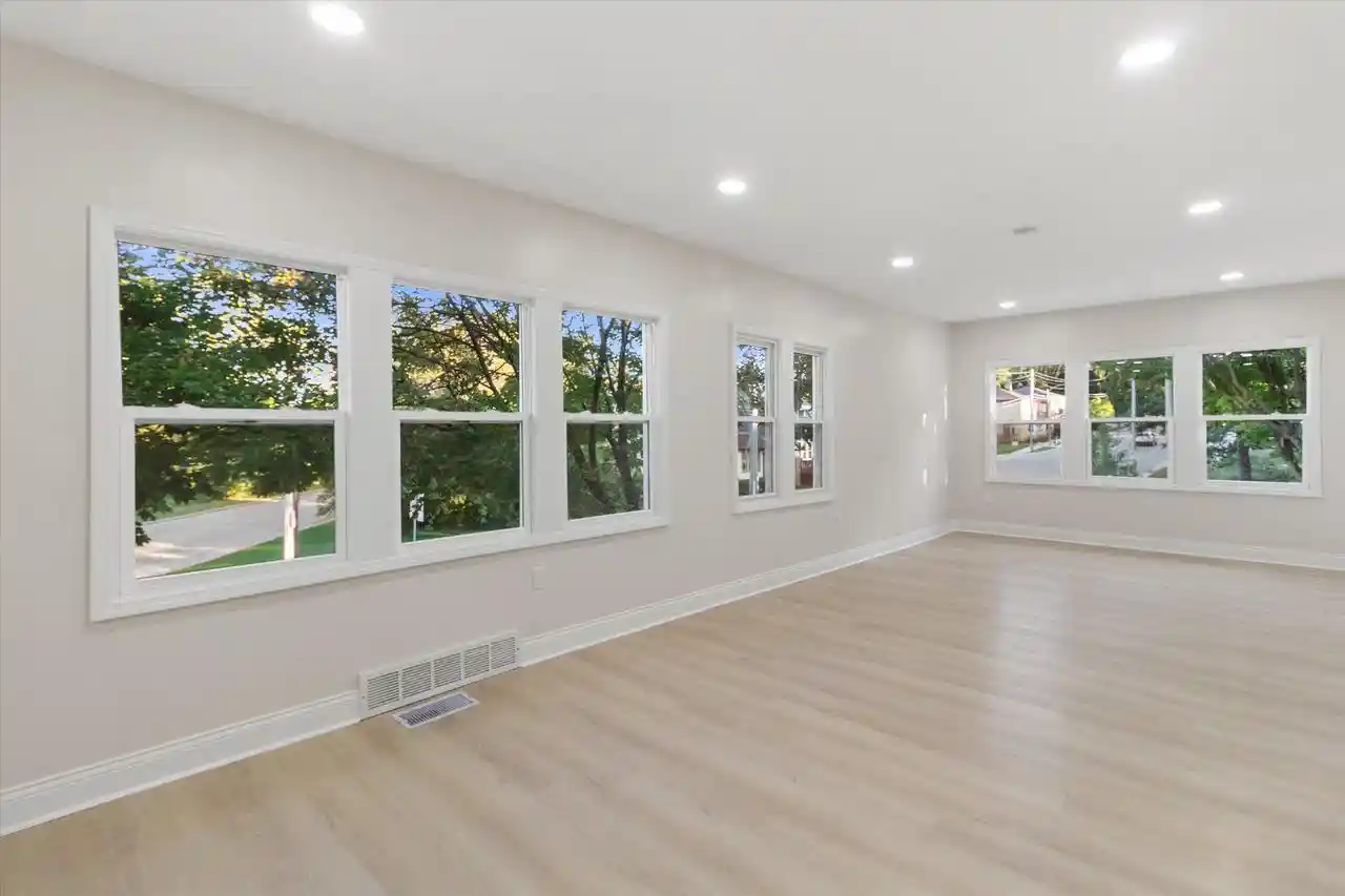 Homes for sale in Wauwatosa, WI | 6800 Auburn Avenue Avenue, Wauwatosa, WI 53213 | Houzeo