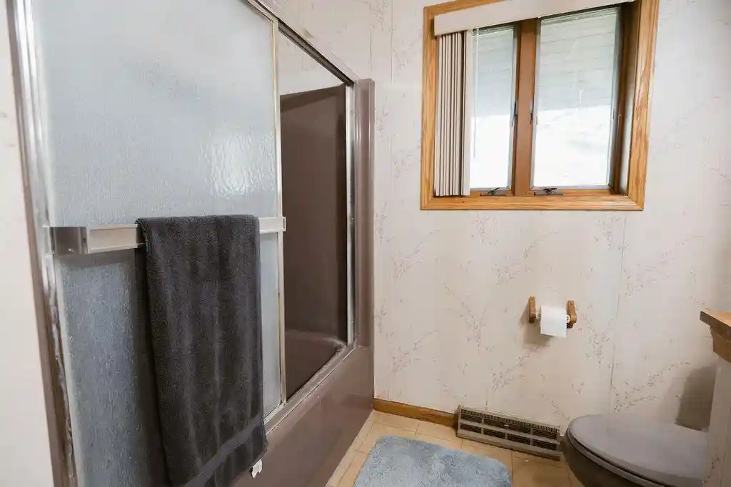 4th image of 1815 Royal Oaks Dr Dr, Janesville, WI 53548 | MLS# 2022799
