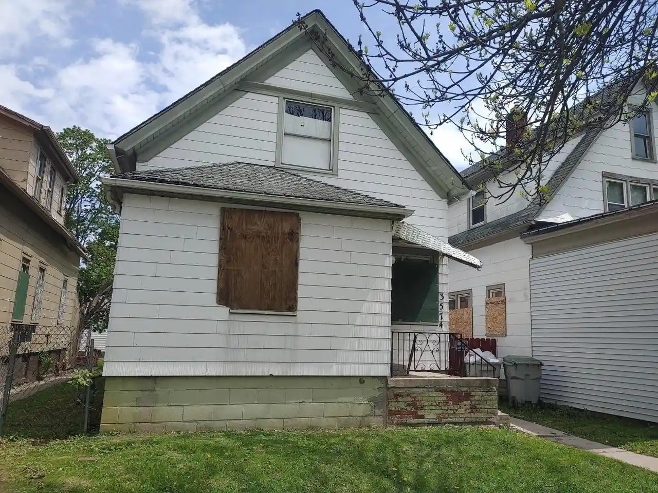 Photo 3 of Sale Pending at 3574 N 10th Street Street, Milwaukee, WI 53206 | MLS# 1961737 | Listing updated on 2026-07-16