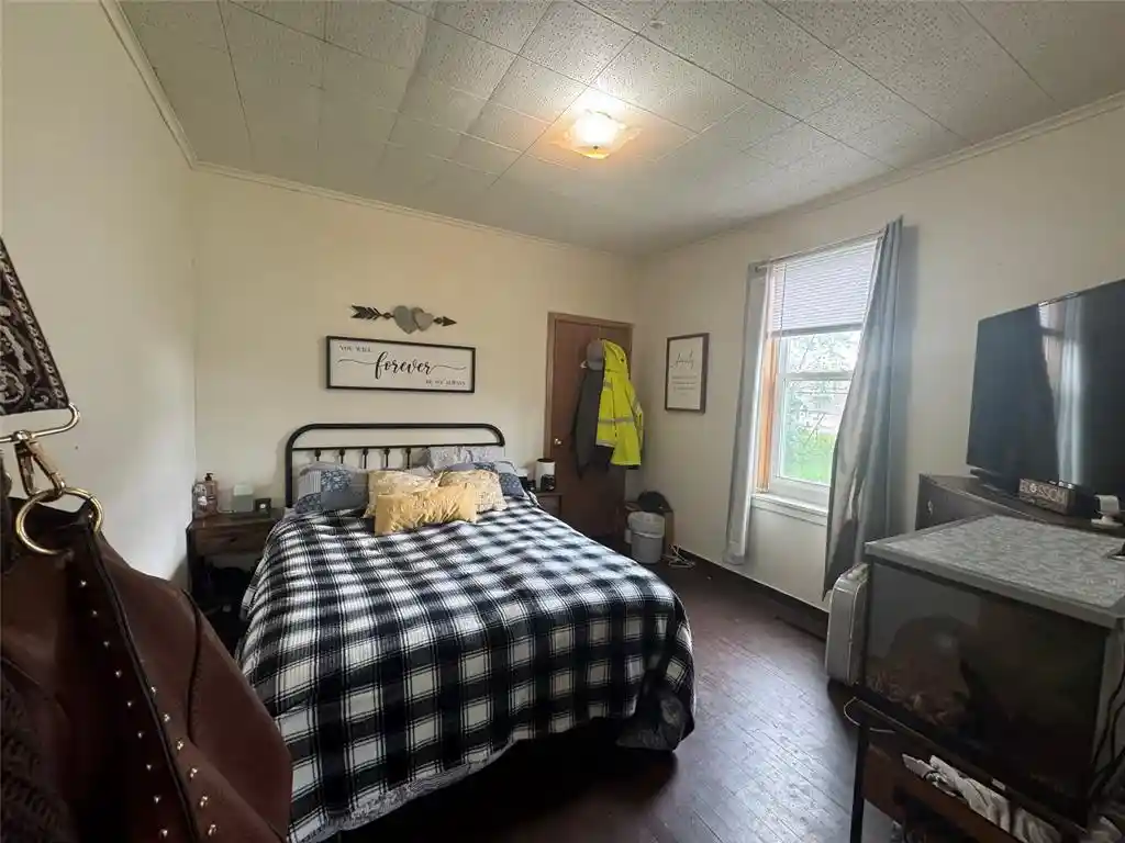 Homes for sale in Chippewa Falls, WI | 613-613 1/2 E Grand Ave Ave, Chippewa Falls, WI 54729
