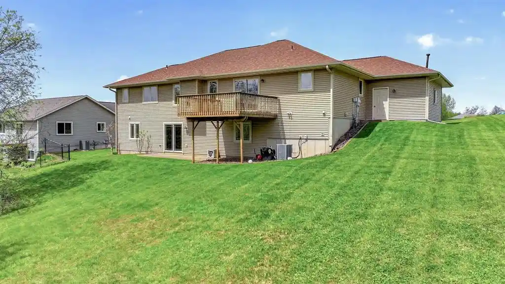 2nd image of 4409 Echo Valley Dr Dr, Eau Claire, WI 54701 | MLS# 1600945