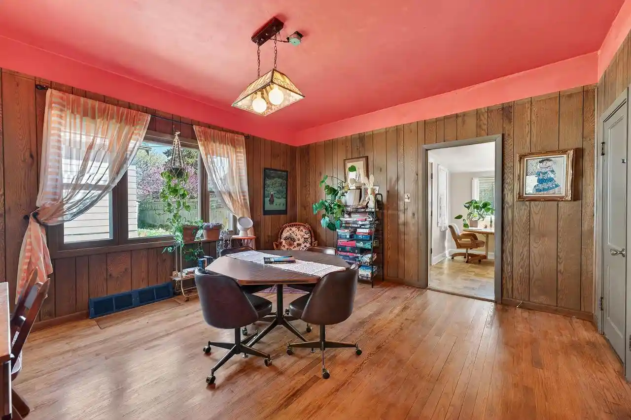 Homes for sale in Milwaukee, WI | 925 E Lincoln Avenue Avenue, Milwaukee, WI 53207 | MLS# 1961802