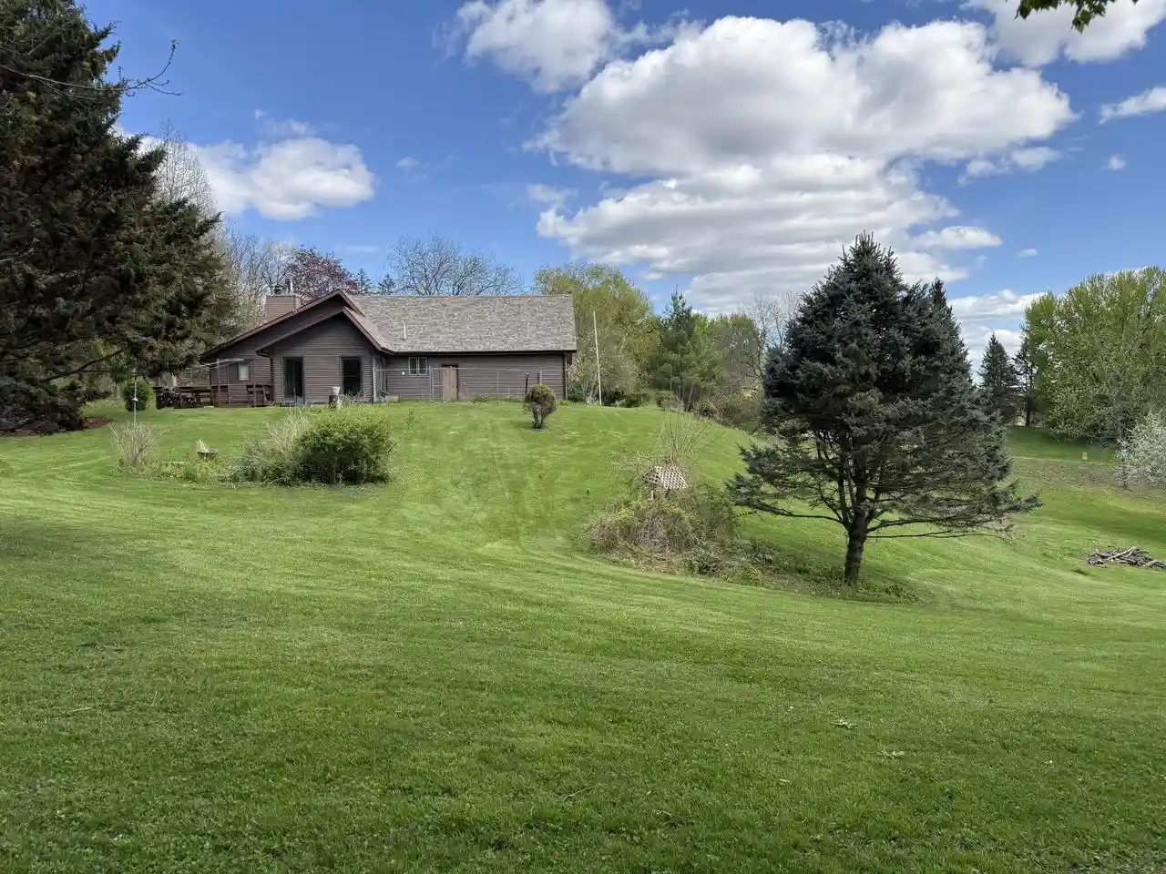 Homes for sale in La Crosse, WI | 4653 N Crestwood Lane Lane, La Crosse, WI 54601 | MLS# 1961831