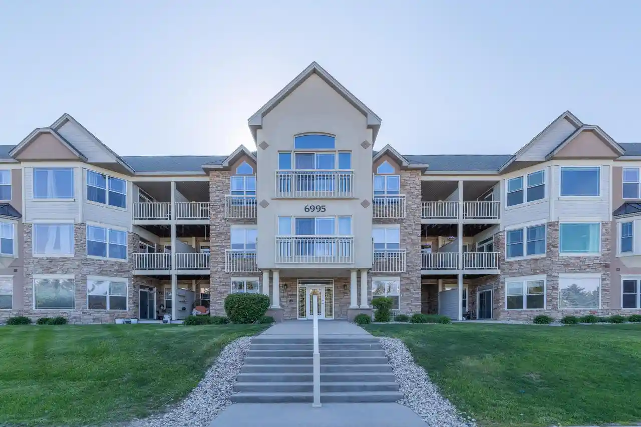 Homes for sale in Franklin, WI | 6995 S Riverwood Boulevard S Boulevard S #B06, Franklin, WI 53132 | MLS# 1961855