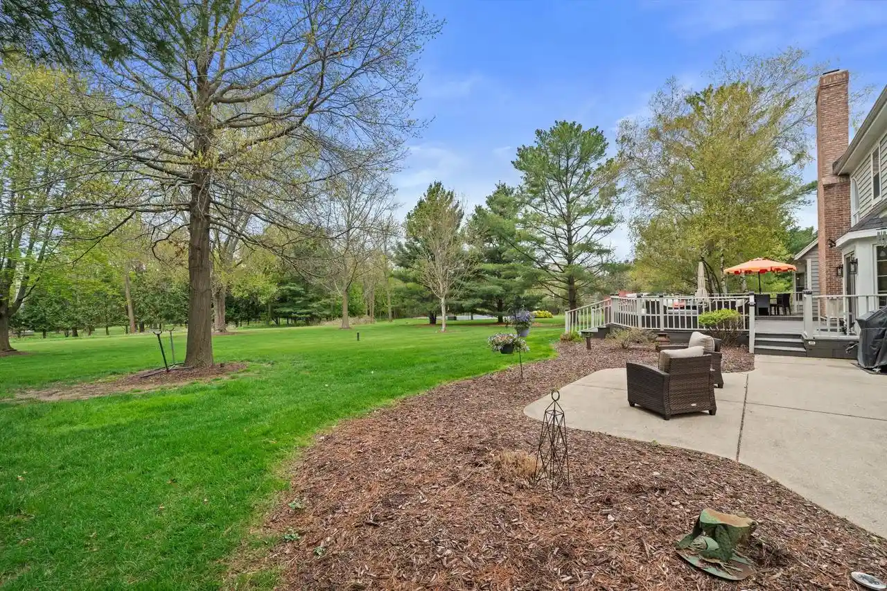 3rd image of 126 Hickory Dr Dr, Delafield, WI 53018 | MLS# 1961877