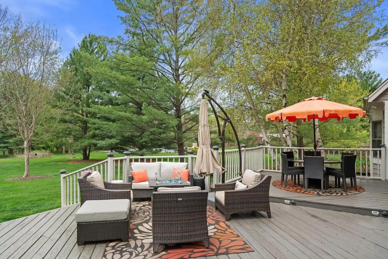 4th image of 126 Hickory Dr Dr, Delafield, WI 53018 | MLS# 1961877