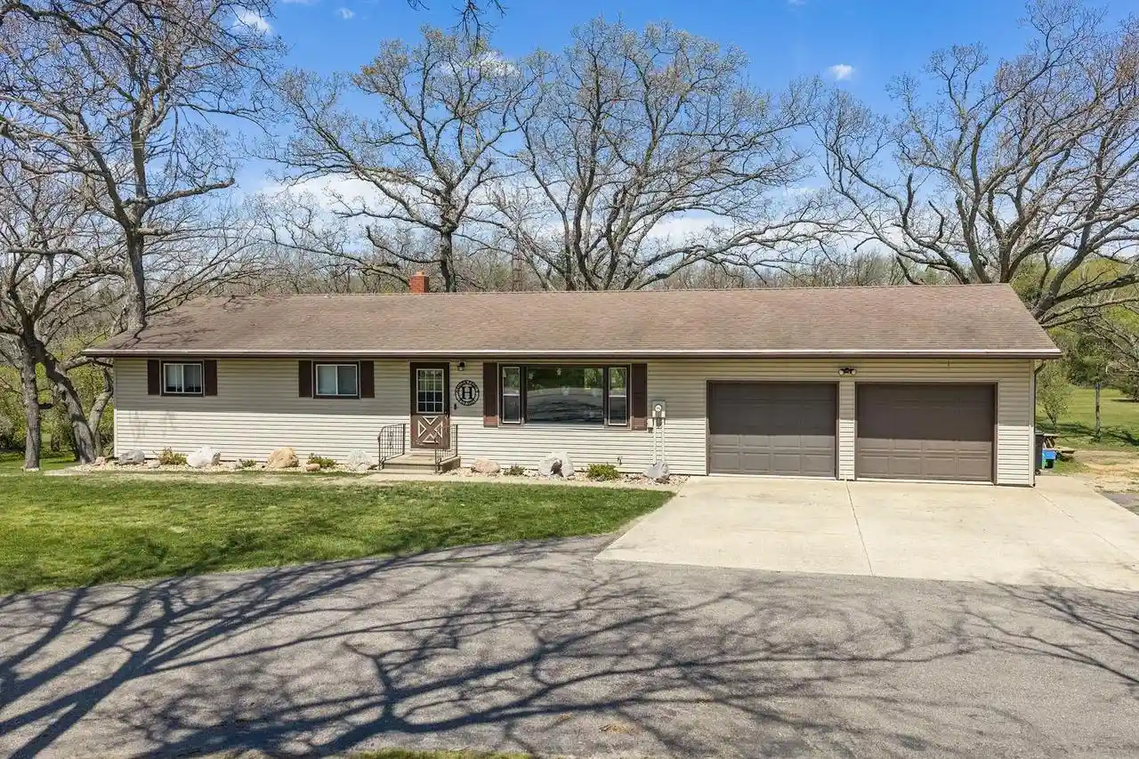 Homes for sale in Reedsburg, WI | E9010a South Avenue Avenue, Reedsburg, WI 53959 | MLS# 2022920