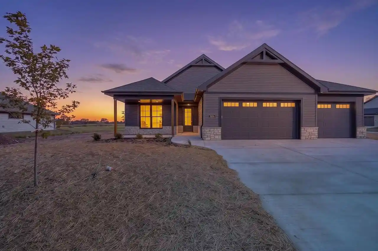 1st image of 2025 Everett Dr Dr, De Pere, WI 54115 | MLS# 50325178