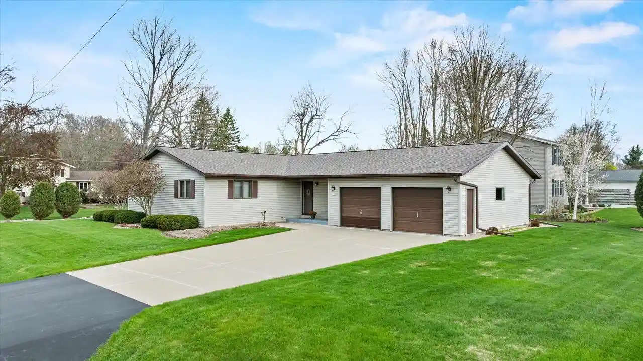 Homes for sale in Marshfield, WI | 1100 E 25th Street Street, Marshfield, WI 54449 | MLS# 22601965