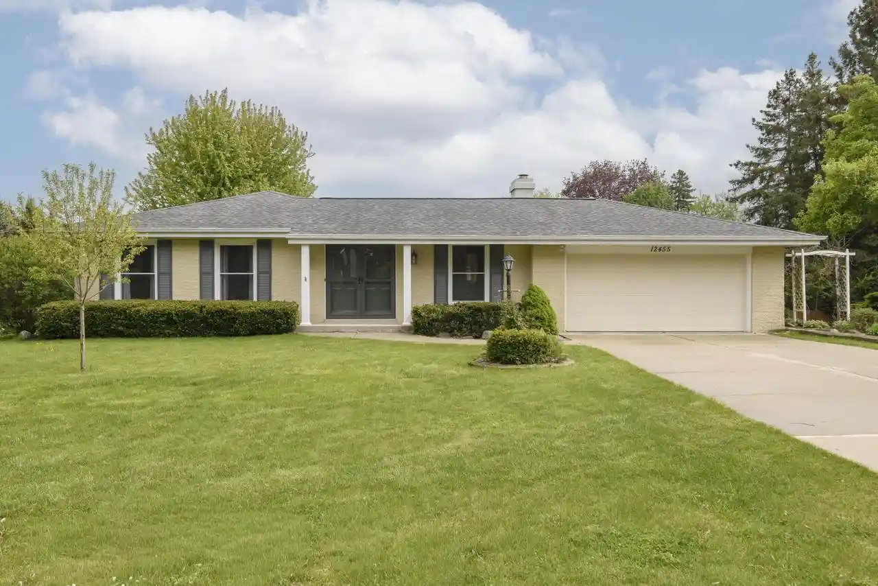 Homes for sale in New Berlin, WI | 12455 W Hickory Road Road, New Berlin, WI 53151 | MLS# 1962073
