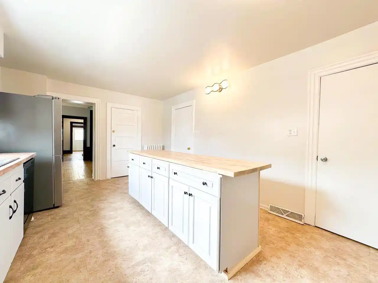 2nd image of 910 Wells Street Street, Marinette, WI 54143 | MLS# 2023057