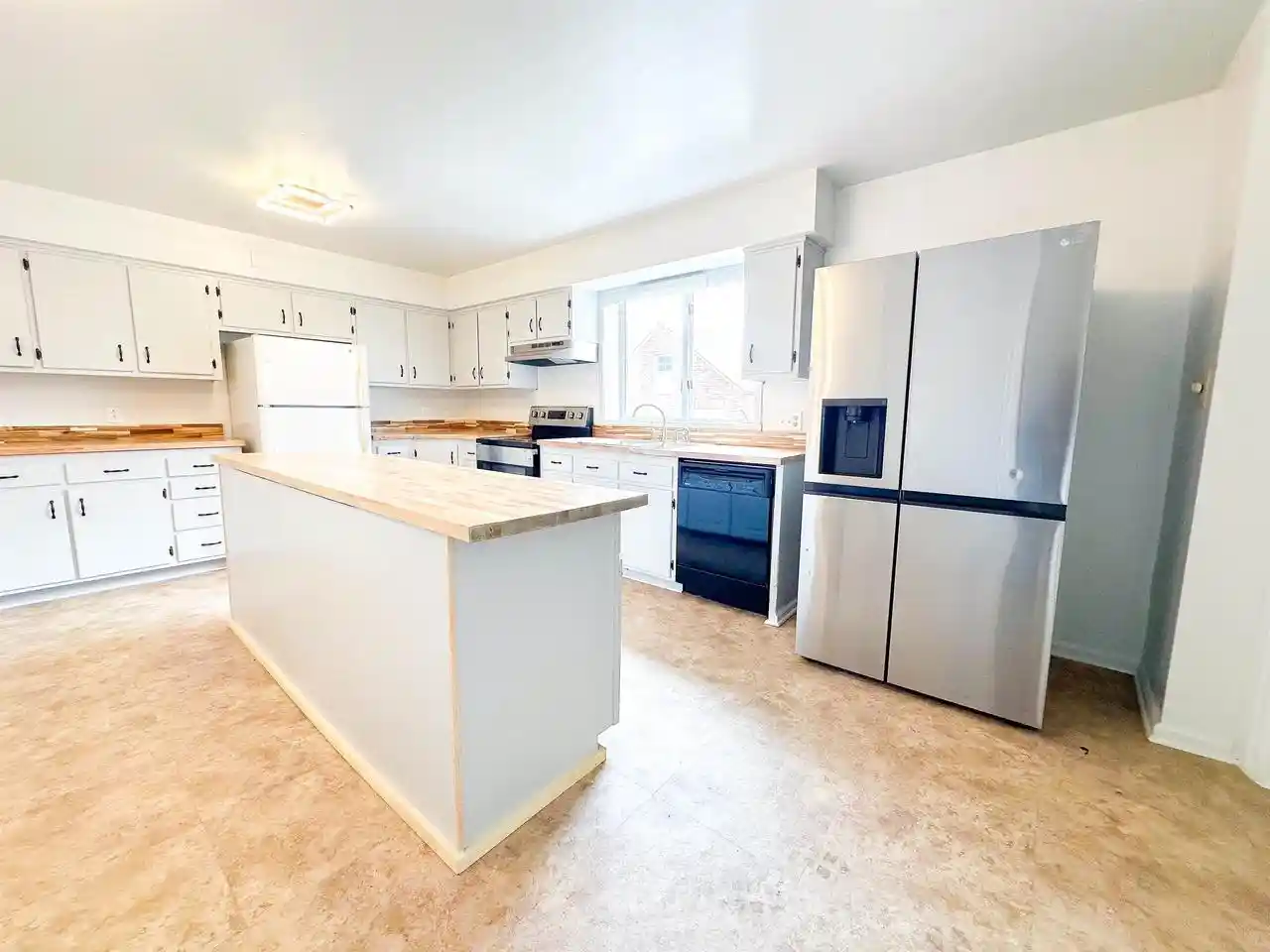 3rd image of 910 Wells Street Street, Marinette, WI 54143 | MLS# 2023057