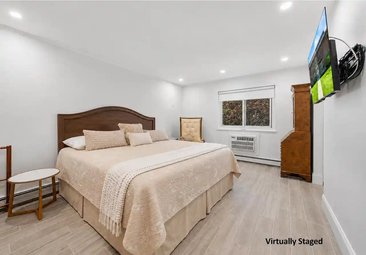 3rd image of 1270 Wisconsin St St, Lake Geneva, WI 53147