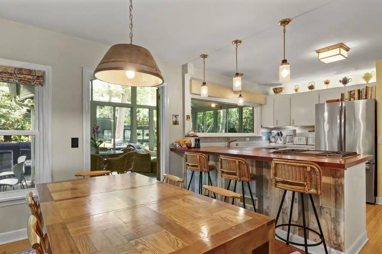 4th image of 4016 Hiawatha Dr Dr, Madison, WI 53711 | MLS# 2023097