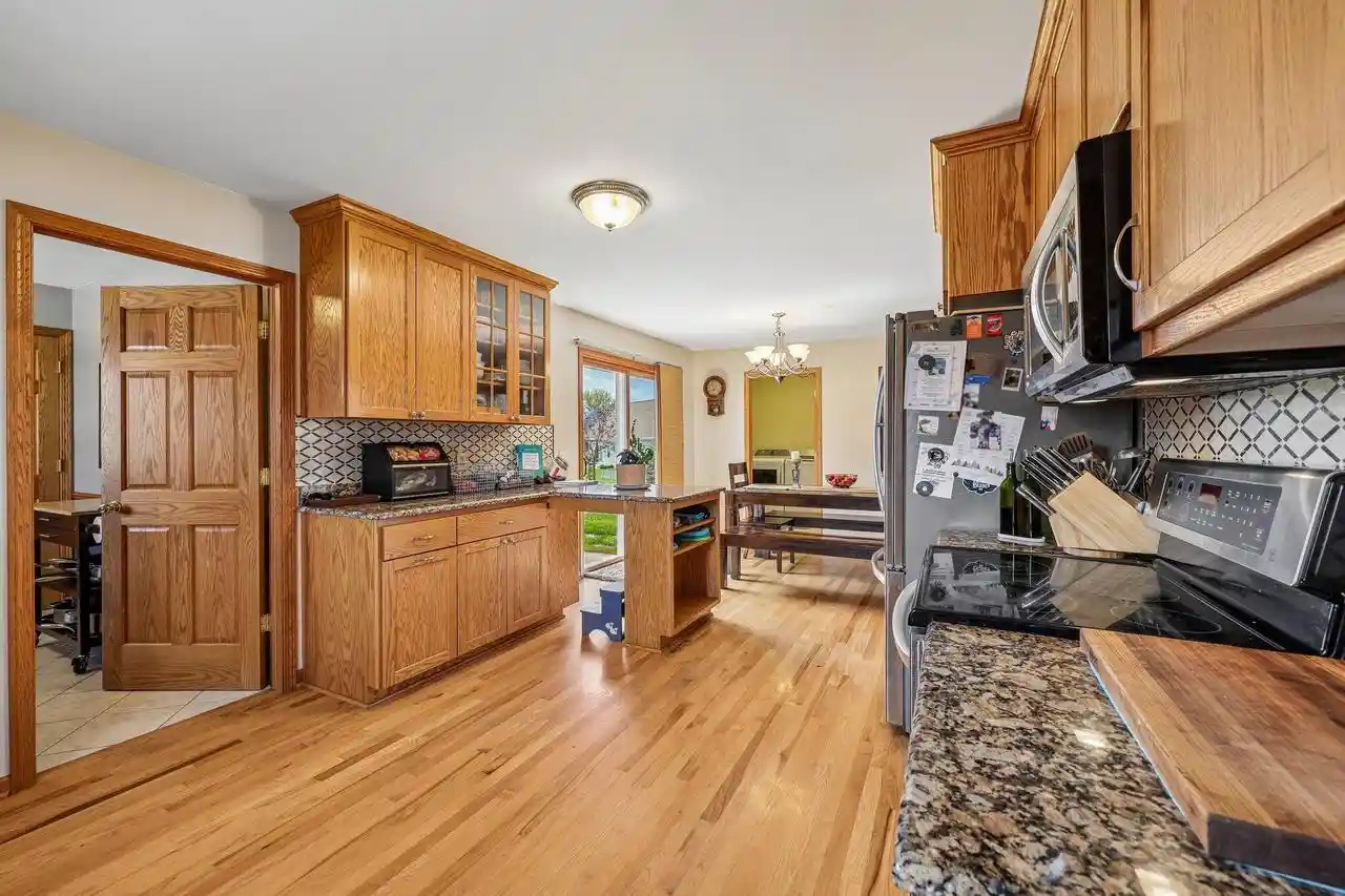 Homes for sale in Hartford, WI | 1112 Durango Dr Dr, Hartford, WI 53027 | MLS# 1962148