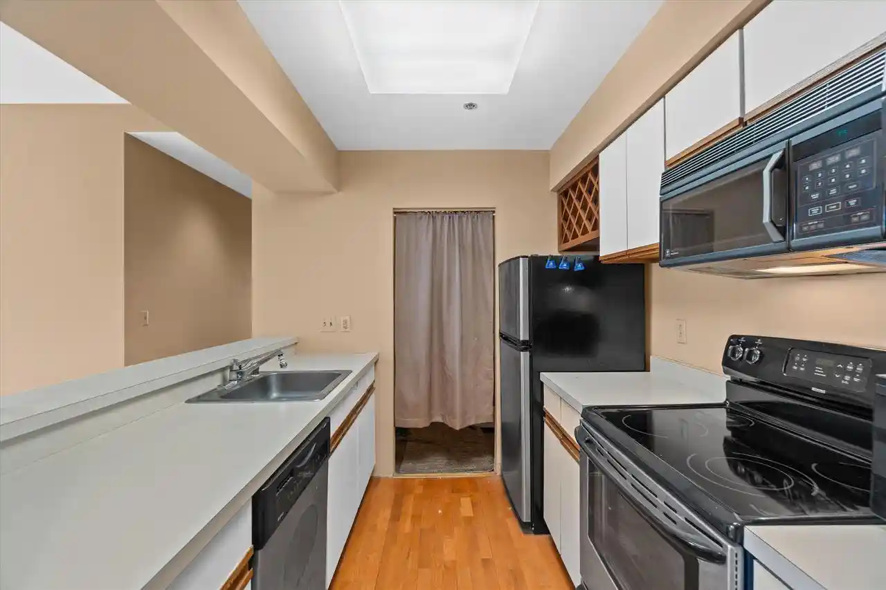 Homes for sale in Milwaukee, WI | 234 Broadway, Milwaukee, WI 53202 | Houzeo