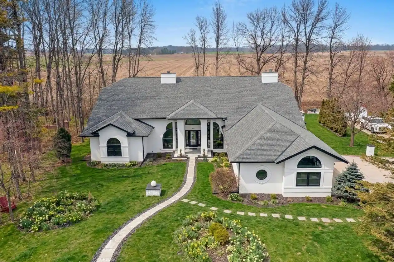 1st image of 402 Wild Oak Dr Dr, Manitowoc, WI 54220 | MLS# 1962190