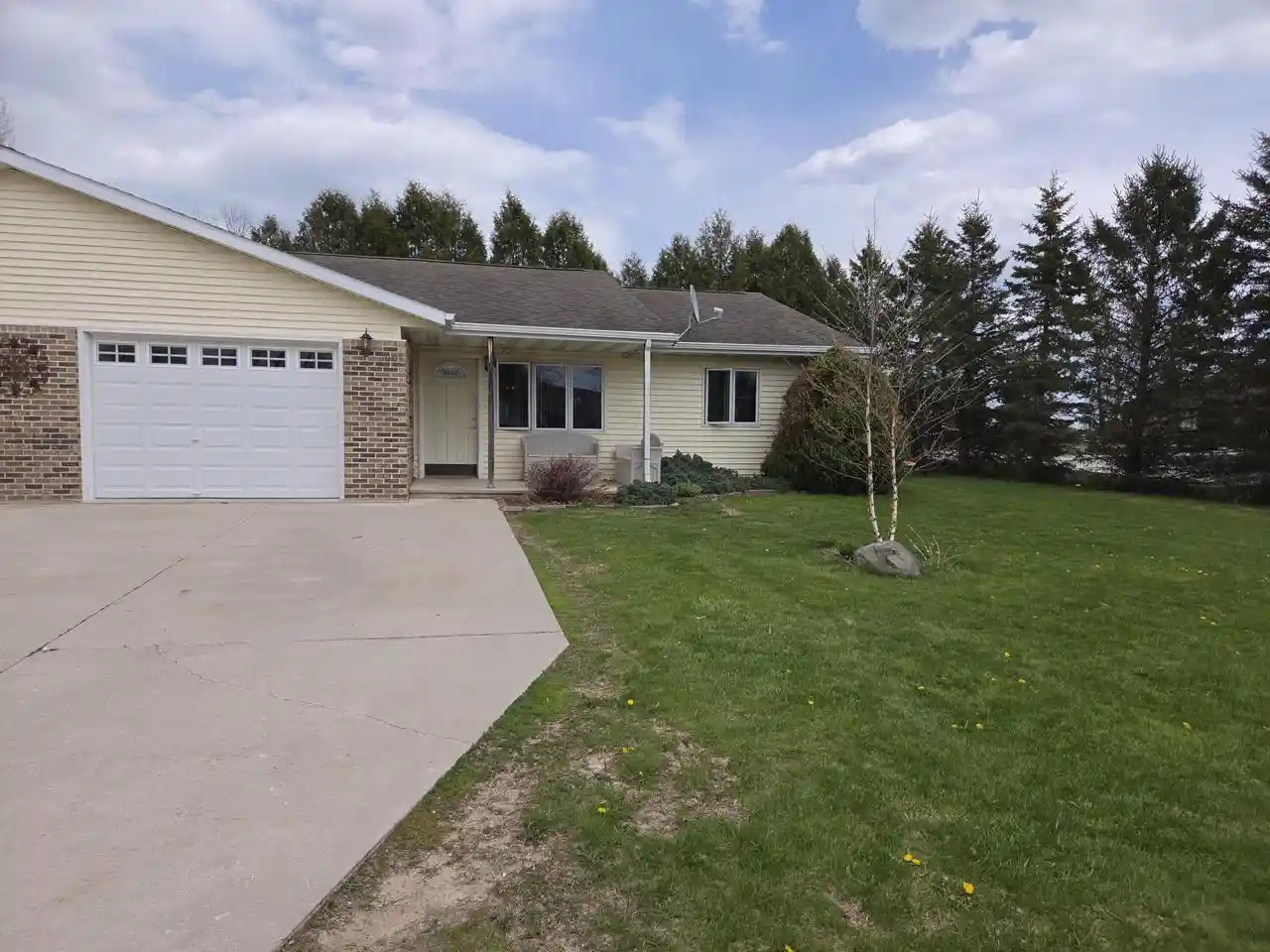 Homes for sale in Mishicot, WI | 1004 Chrysler Dr Dr, Mishicot, WI 54228 | MLS# 1962203