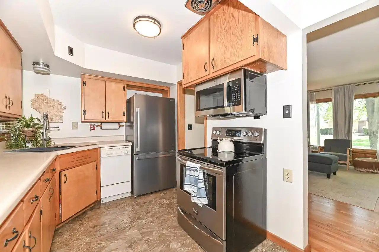 Homes for sale in Wauwatosa, WI | 541 N 109Th Street Street, Wauwatosa, WI 53226 | MLS# 1962236