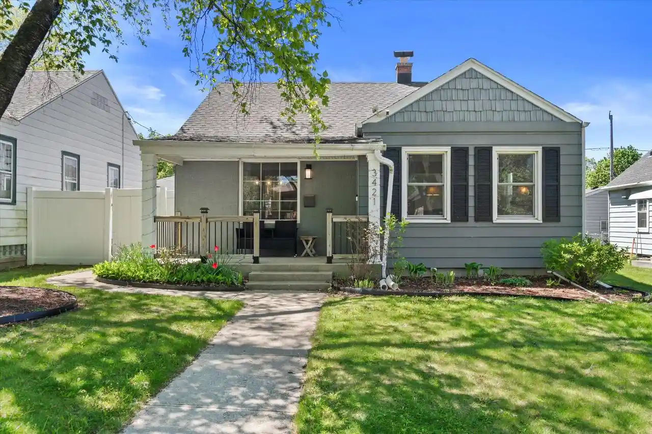 Homes for sale in Milwaukee, WI | 3421 S Quincy Avenue Avenue, Milwaukee, WI 53207 | MLS# 1962247
