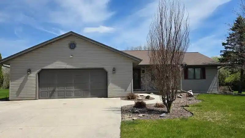 Homes for sale in Howards Grove, WI | 1209 Stonebridge Dr Dr, Howards Grove, WI 53083 | MLS# 1962245