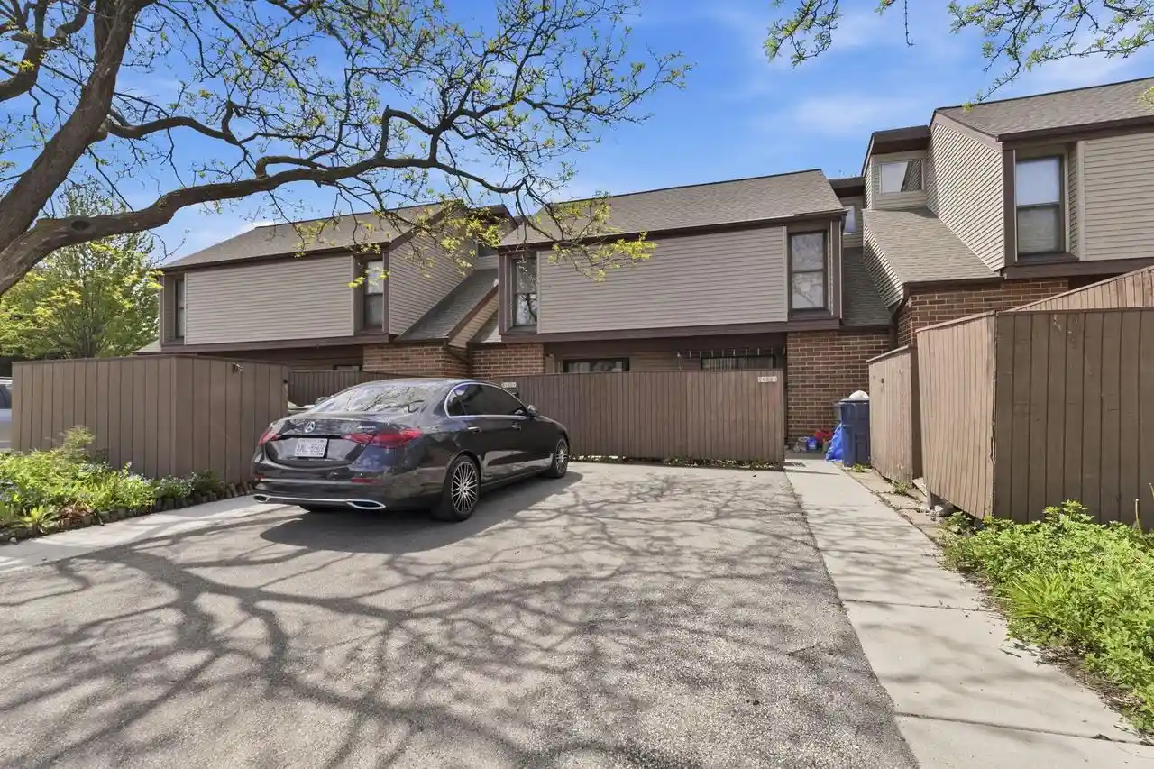 Homes for sale in Milwaukee, WI | 1411 W Edgerton Avenue Avenue #V, Milwaukee, WI 53221 | MLS# 1962264