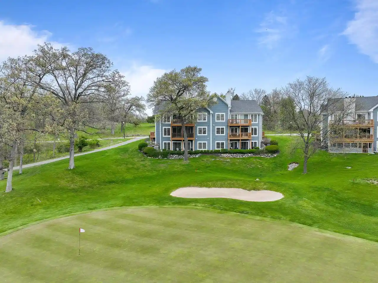 2nd image of 935 Scotland Dr Dr, Lake Geneva, WI 53147