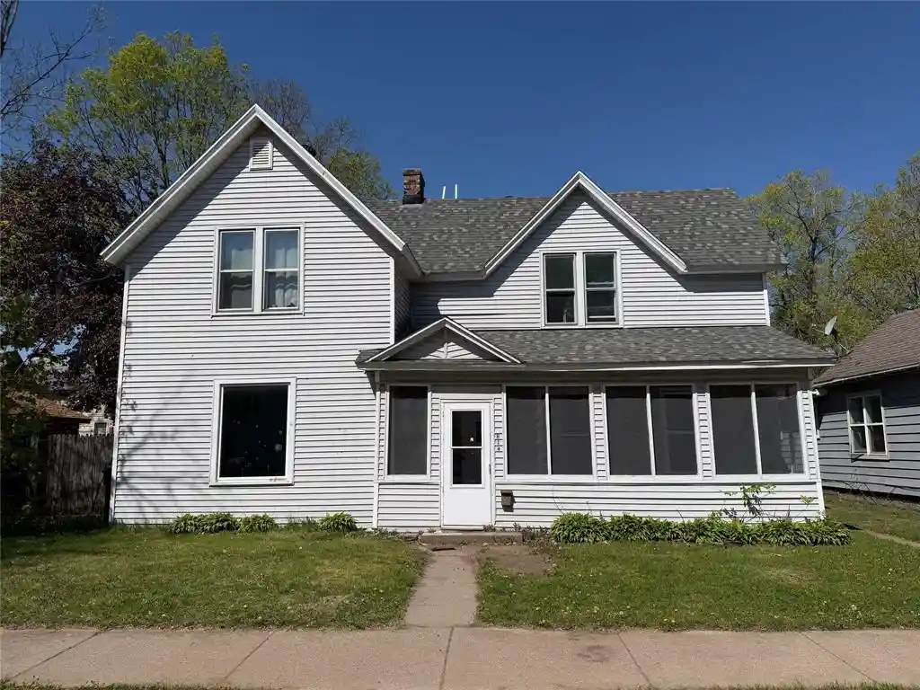 Homes for sale in Eau Claire, WI | 614 Cochrane Street Street #2, Eau Claire, WI 54703 | MLS# 1601106