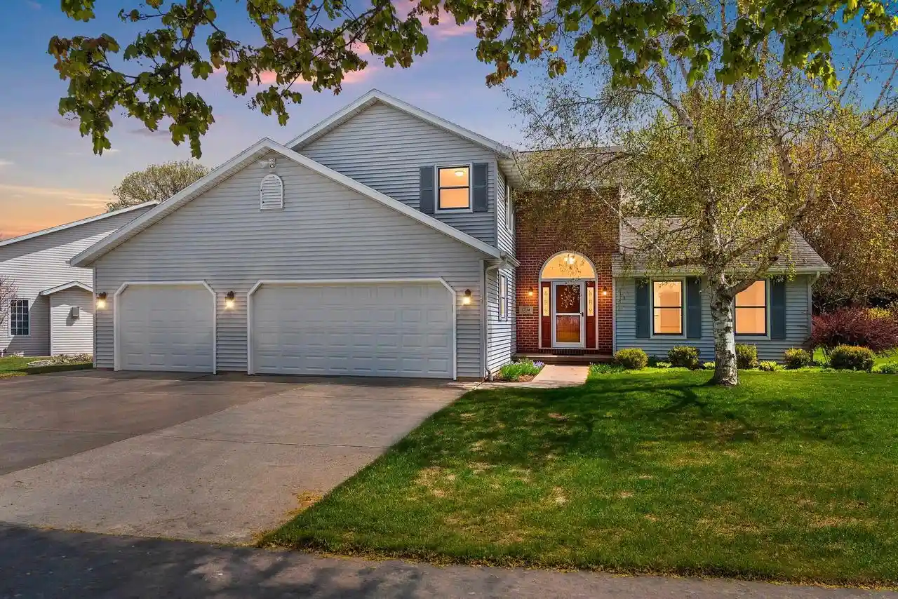 Homes for sale in De Pere, WI | 1734 O Hearn Lane Lane, De Pere, WI 54115 | MLS# 50325382
