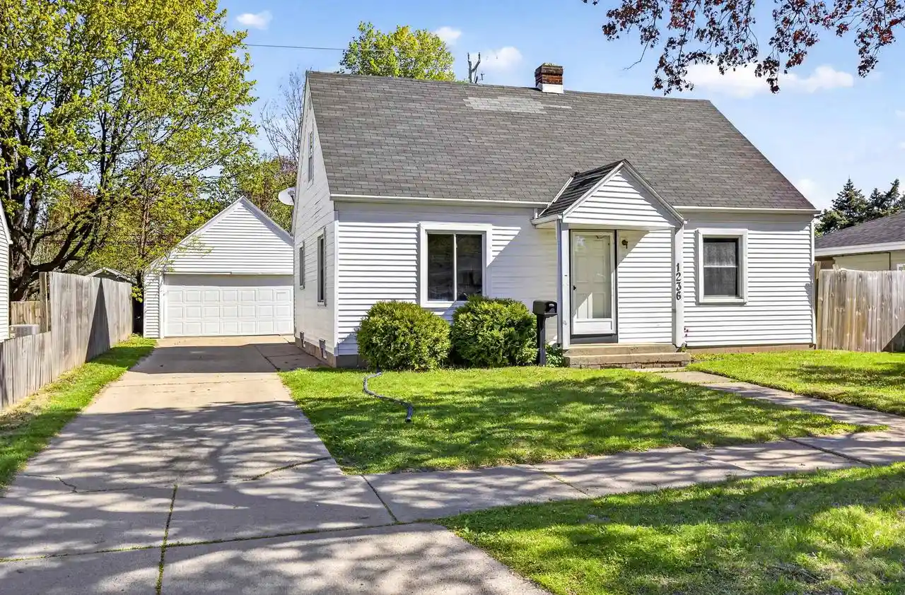 Homes for sale in Appleton, WI | 1236 E Glendale Avenue Avenue, Appleton, WI 54911 | MLS# 50325362