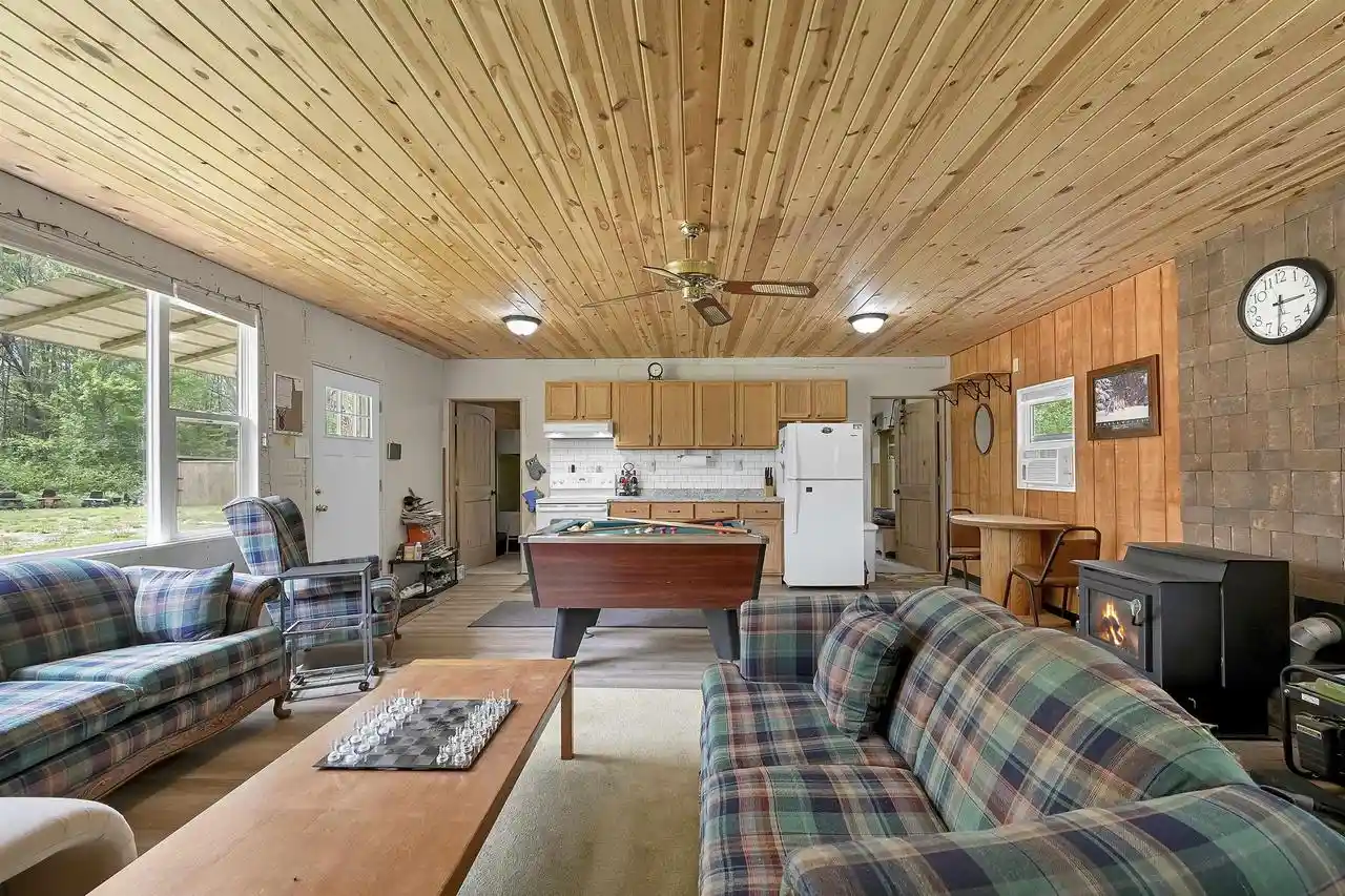 Homes for sale in Crivitz, WI | W13670 Brooks Lane Lane, Crivitz, WI 54114 | MLS# 50325348
