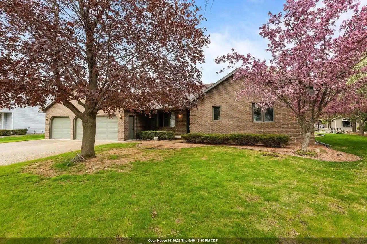 Homes for sale in Appleton, WI | 21 Kensington Court Court, Appleton, WI 54915 | MLS# 50325358