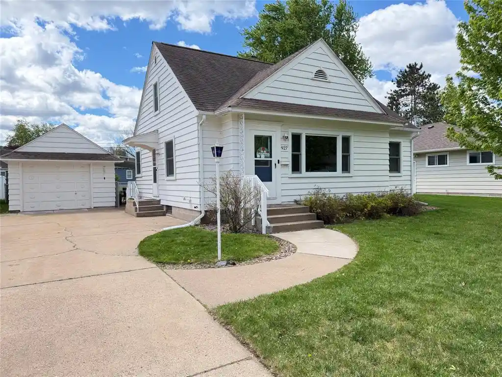1st image of 927 Gilbert Street Street, Eau Claire, WI 54703 | MLS# 1601104