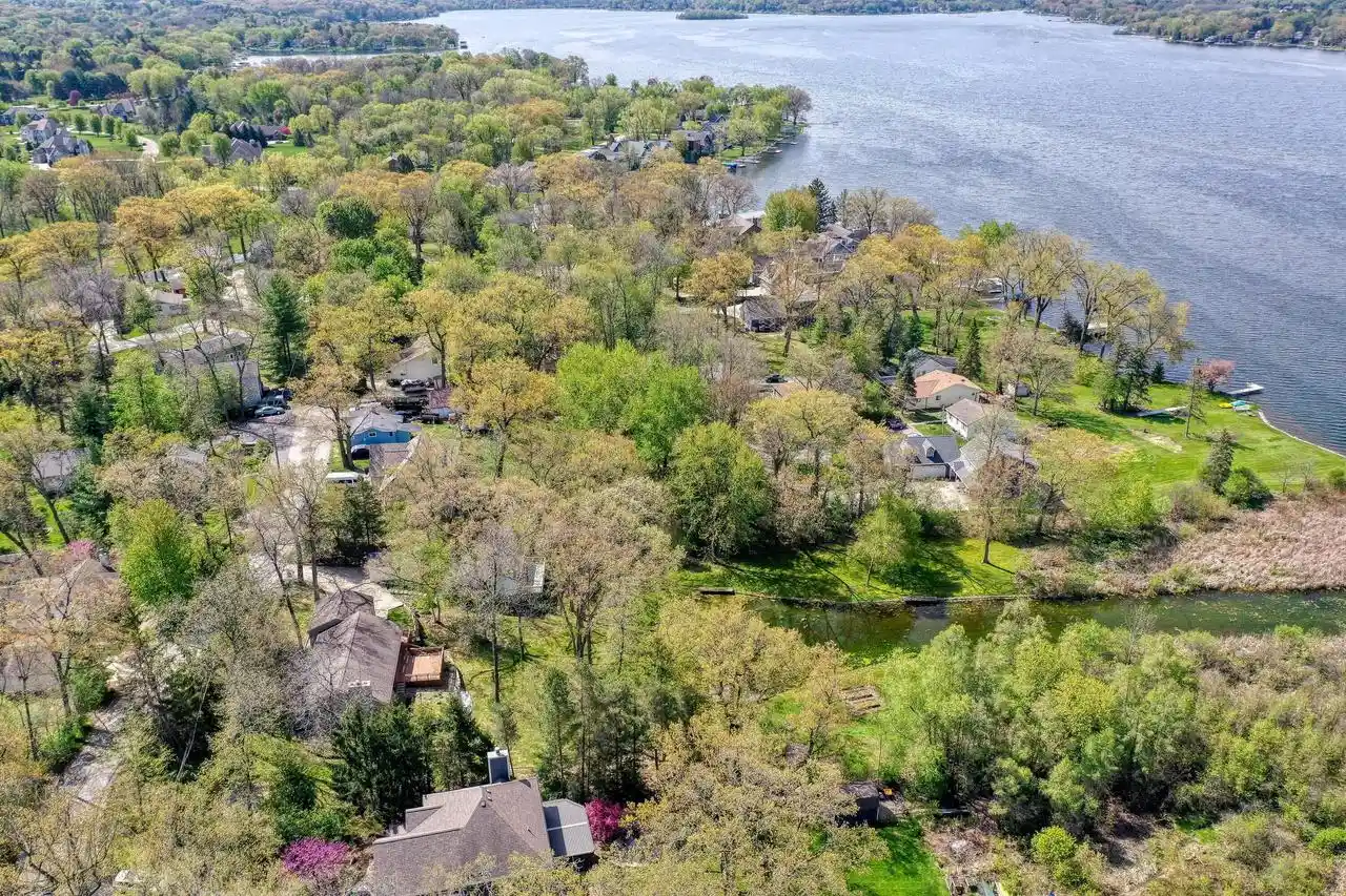 2nd image of 3513 Ridge Dr Dr, Hartland, WI 53029 | MLS# 1962316
