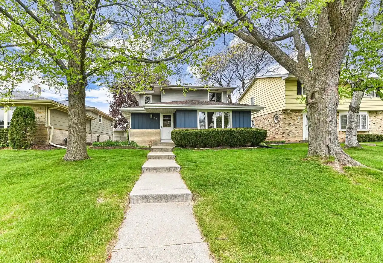 Homes for sale in Wauwatosa, WI | 4327 N 99th Street Street, Wauwatosa, WI 53222 | MLS# 1962369
