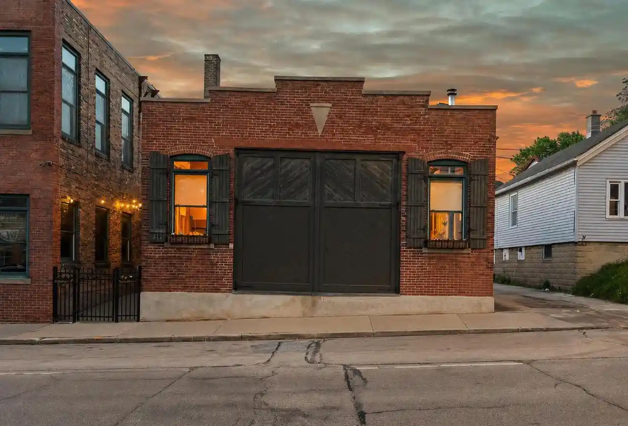 Homes for sale in Milwaukee, WI | 314 E Lincoln Avenue Avenue #11, Milwaukee, WI 53207 | MLS# 1962413
