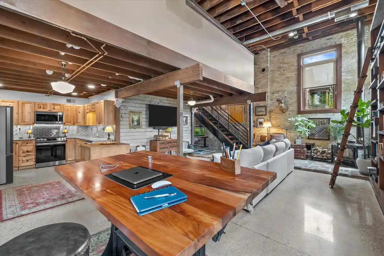 Homes for sale in Milwaukee, WI | 314 E Lincoln Avenue Avenue #11, Milwaukee, WI 53207 | MLS# 1962413