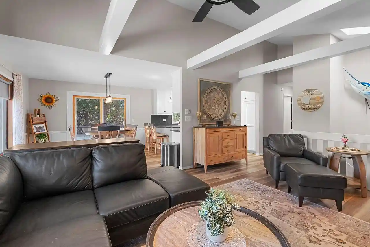 Homes for sale in Sturgeon Bay, WI | 641 E Walnut Pl Pl, Sturgeon Bay, WI 54235 | MLS# 50325440