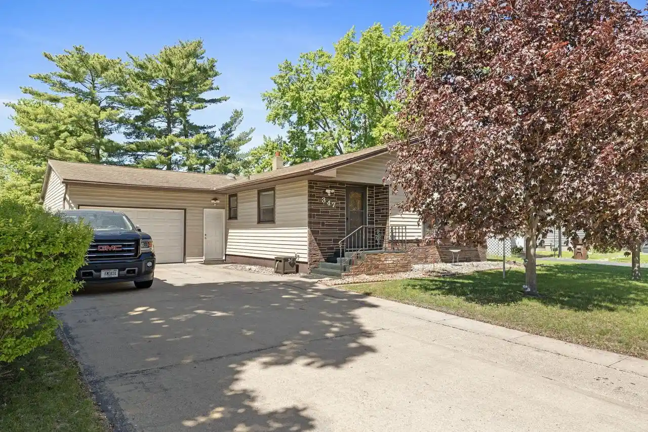 Homes for sale in Onalaska, WI | 347 5th Avenue N Avenue N, Onalaska, WI 54650 | MLS# 1962472