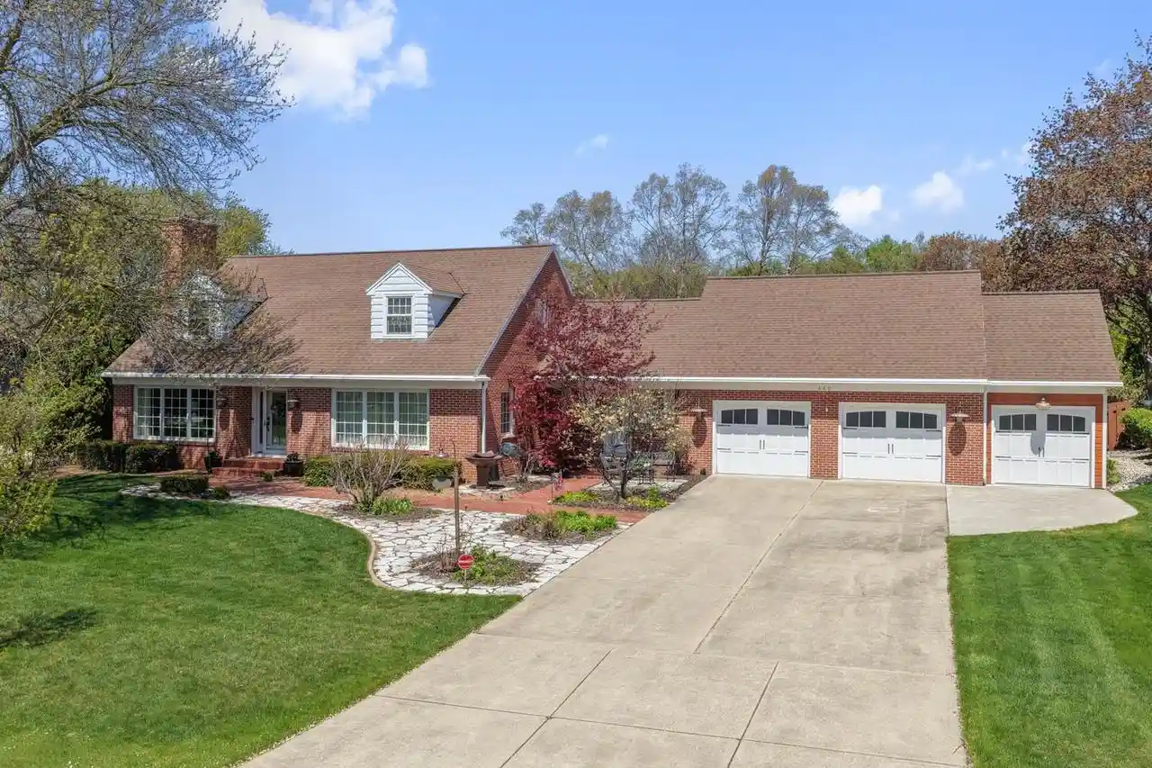 Homes for sale in Green Bay, WI | 240 Arbor Lane Lane, Green Bay, WI 54301 | MLS# 50325483