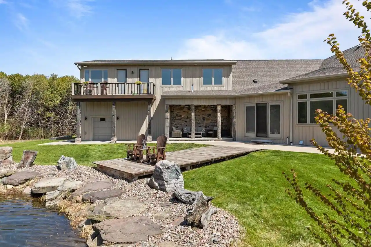 3rd image of N3281 Feather Ridge Dr Dr, Appleton, WI 54913 | MLS# 50325487