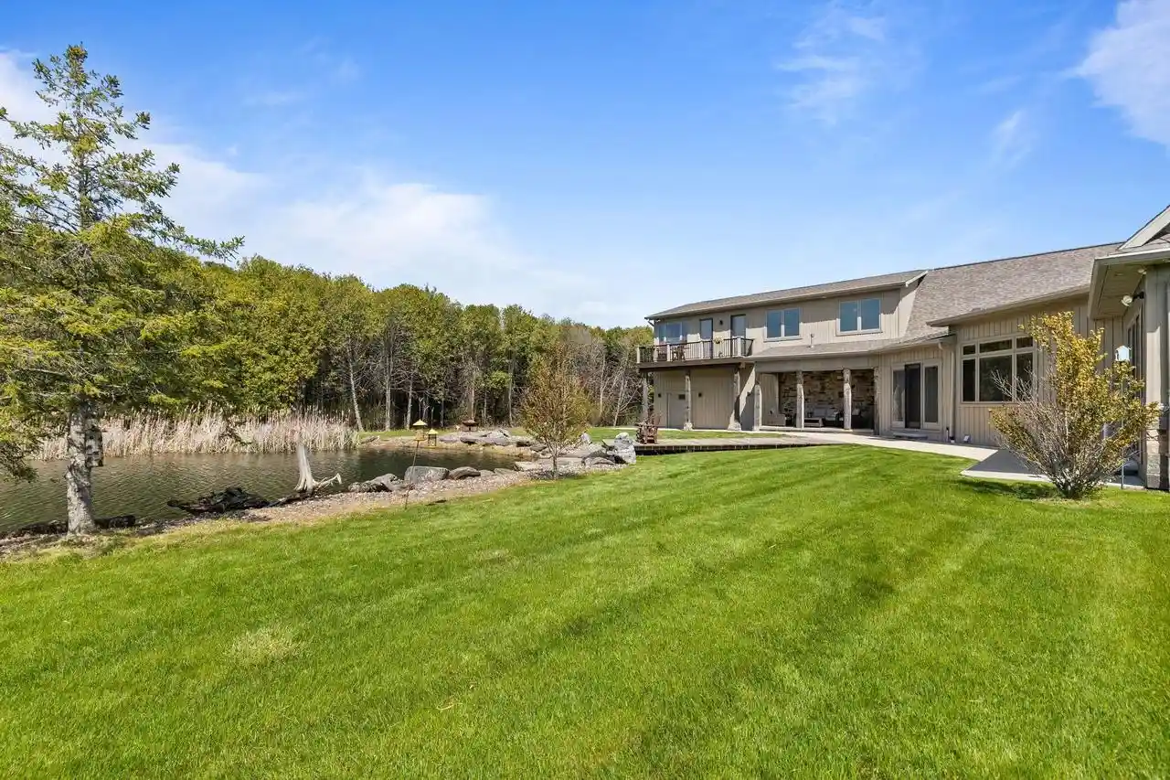 4th image of N3281 Feather Ridge Dr Dr, Appleton, WI 54913 | MLS# 50325487