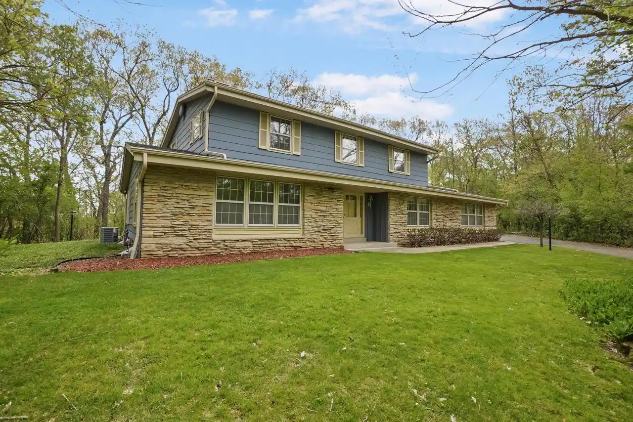 image of W307n7172 Club Court Court, Hartland, WI 53029 | MLS# 1962576