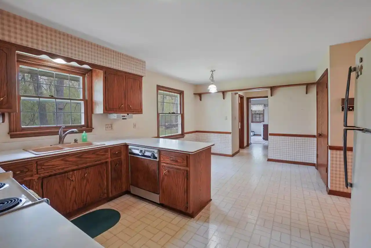 image of W307n7172 Club Court Court, Hartland, WI 53029 | MLS# 1962576