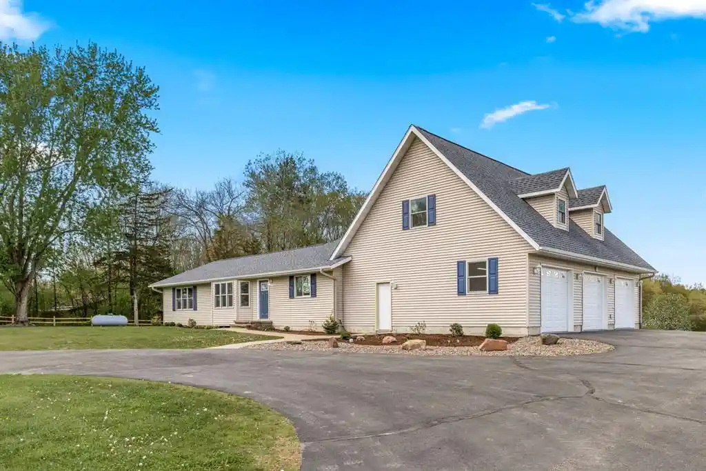 1st image of 21274 30th Avenue Avenue, Chippewa Falls, WI 54729 | MLS# 1601148