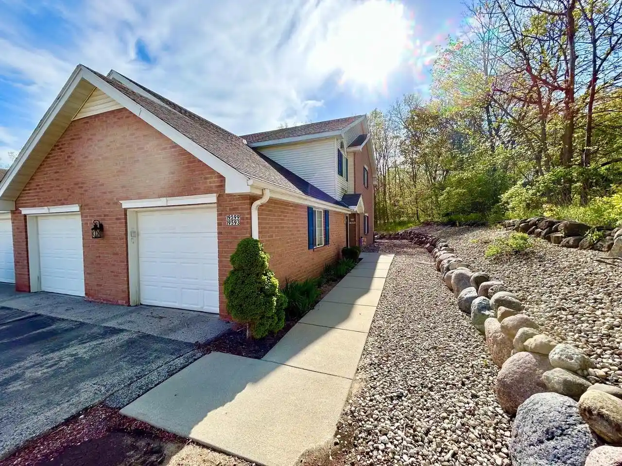 Homes for sale in Muskego, WI | S77w19593 Lakewood Dr Dr, Muskego, WI 53150 | MLS# 1962607