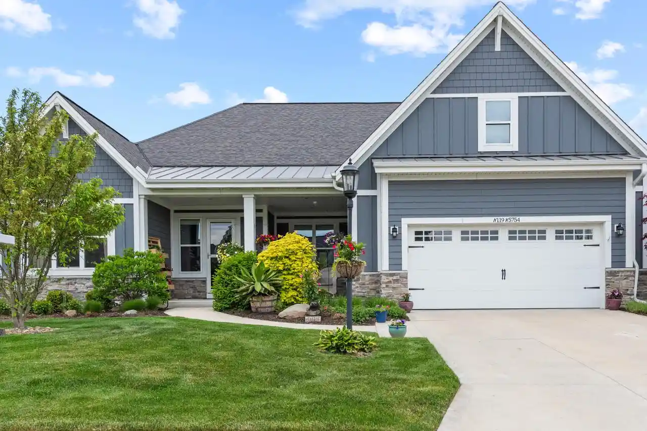 Homes for sale in Cedarburg, WI | N119w5754 James Circle Circle, Cedarburg, WI 53012 | MLS# 1962656