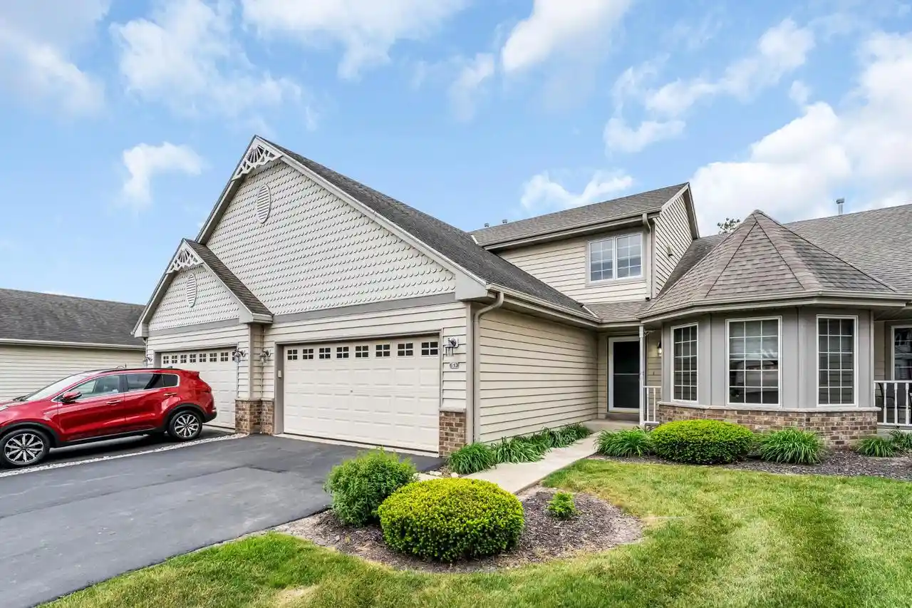 Homes for sale in Waterford, WI | 613 Annecy Park Circle Circle, Waterford, WI 53185 | MLS# 1962725