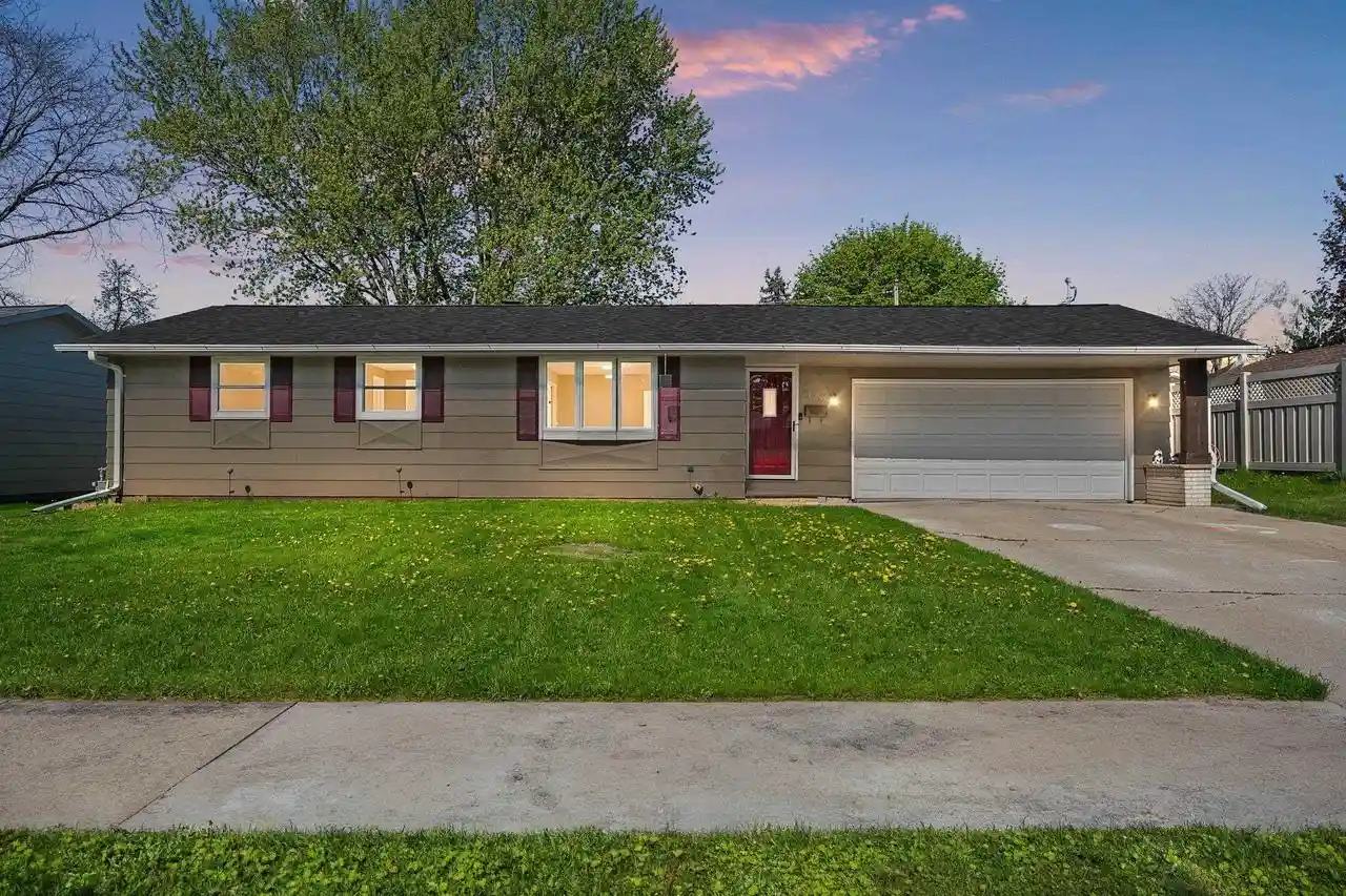 Homes for sale in De Pere, WI | 920 Lee Avenue Avenue, De Pere, WI 54115 | MLS# 50325570