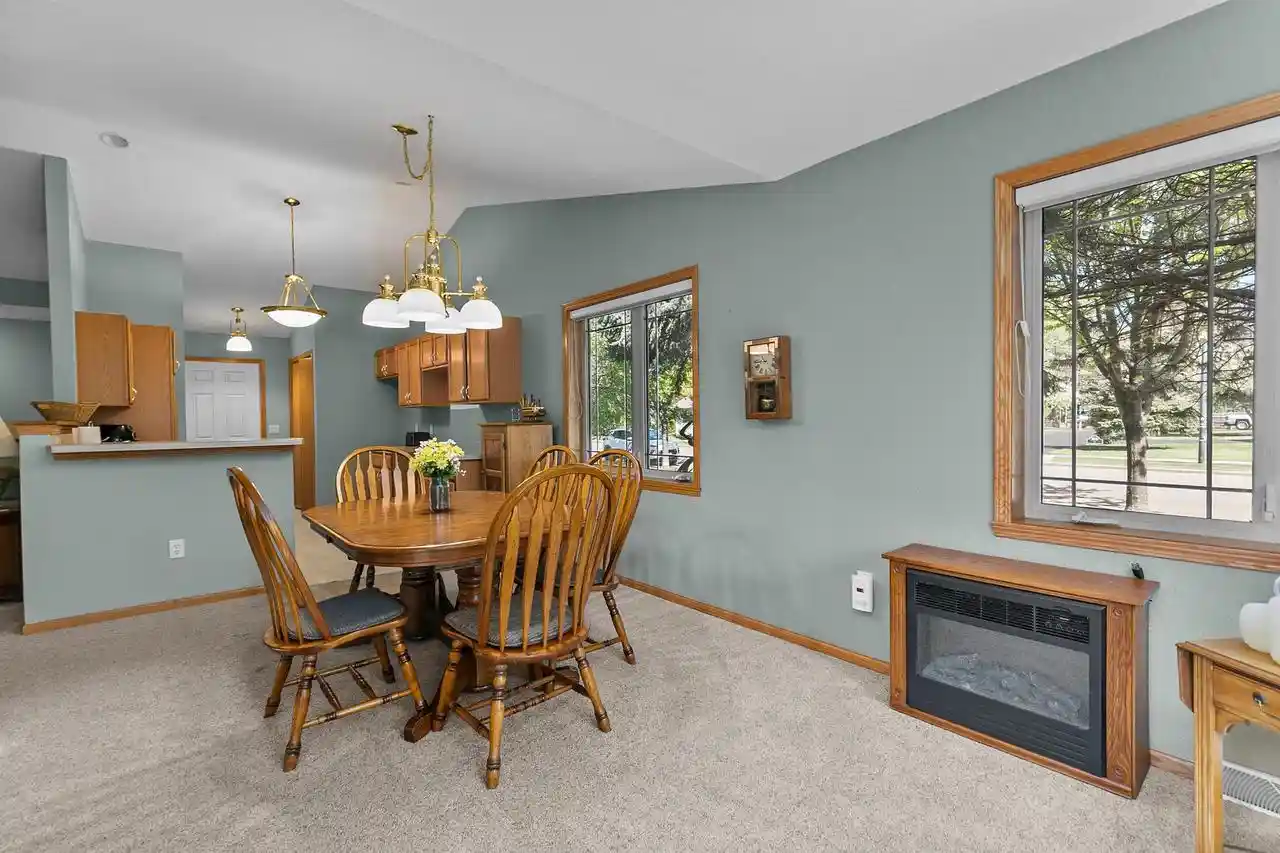 Homes for sale in Oshkosh, WI | 2645 Havenwood Drive Drive, Oshkosh, WI 54904 | Houzeo